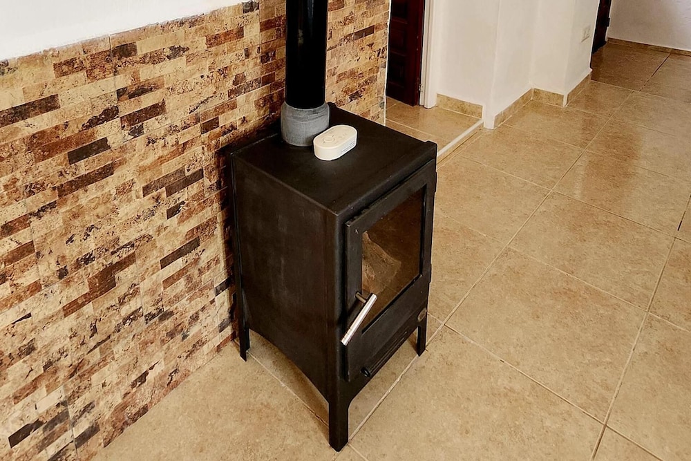 Casita-5guests-pool-patio-bbq-parking-fireplace