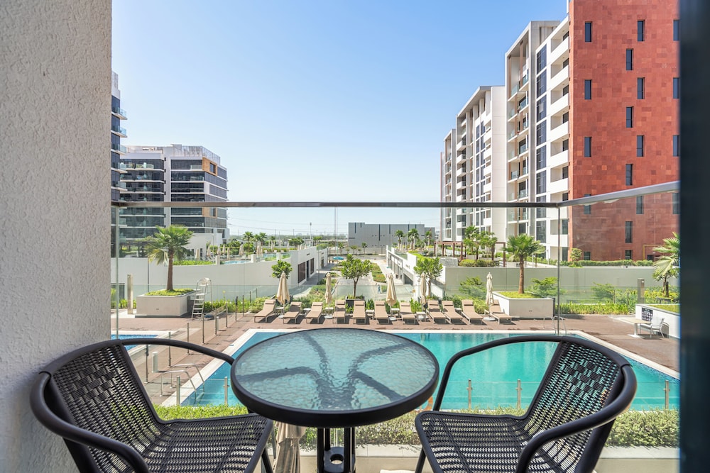 PVH - Chic 1BR - Azizi Riviera 37