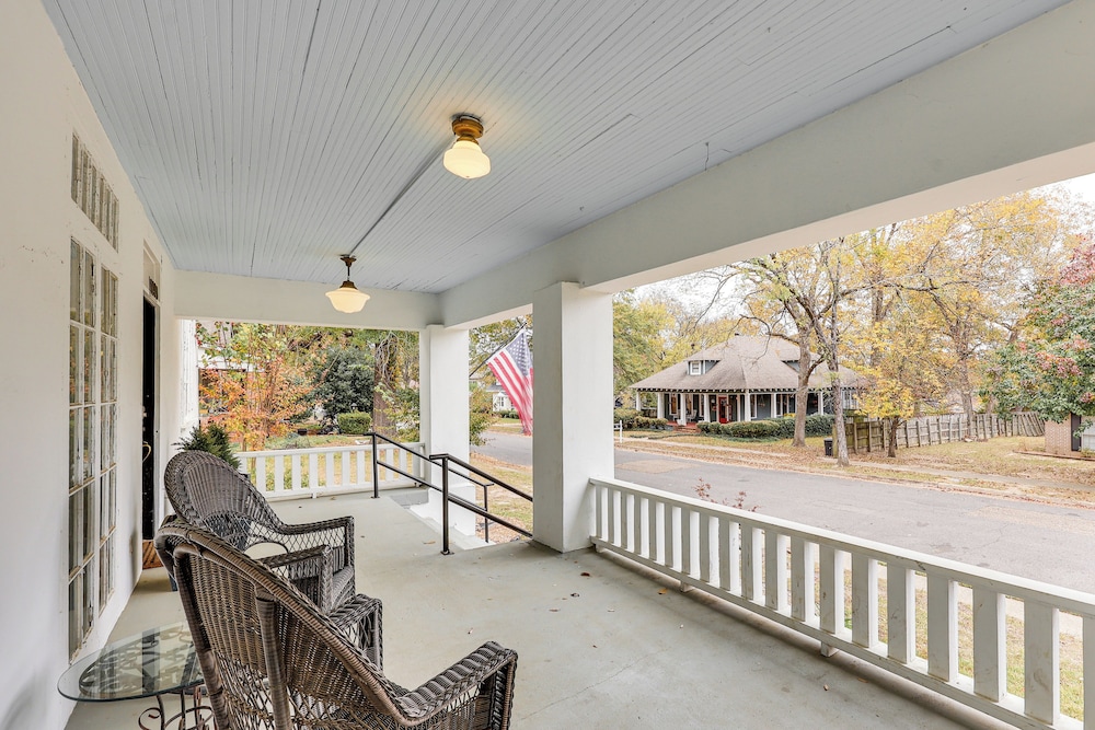 Walk to Dtwn Texarkana: Central Historic Home, photo 13