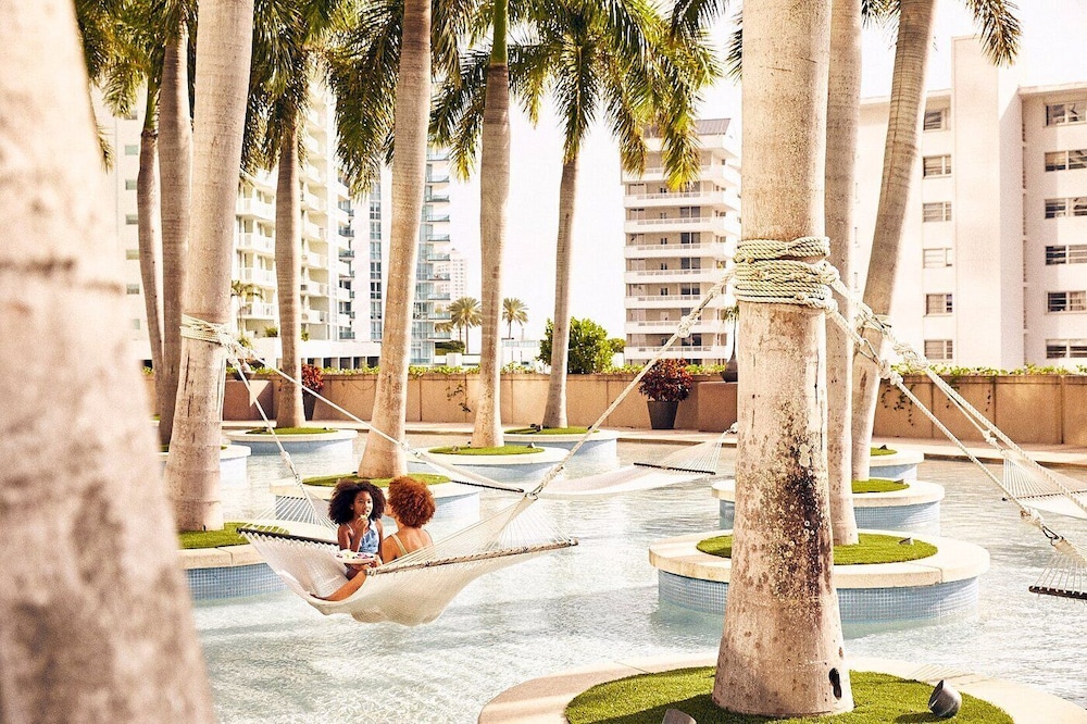 1435 Brickell Ave #3004