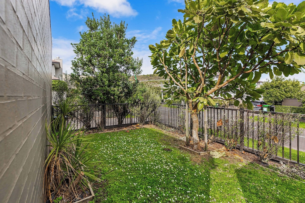 Comfy 4BR Home w/ Mt. Wellington View Zodiak Stays