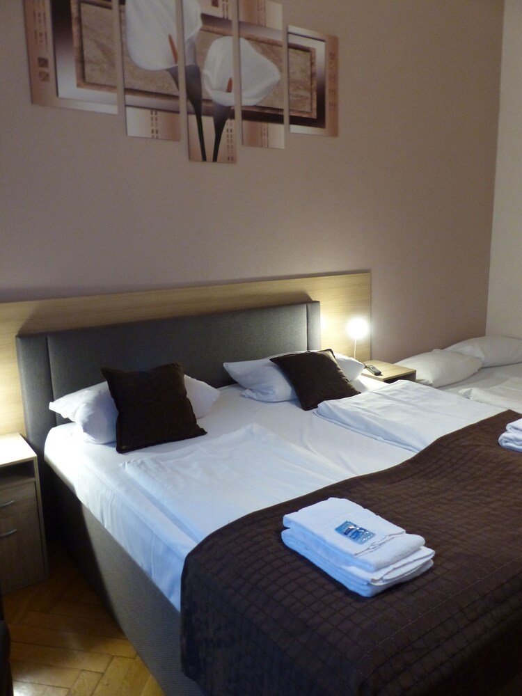 Hotel Pension Elegia am Kurfürstendamm