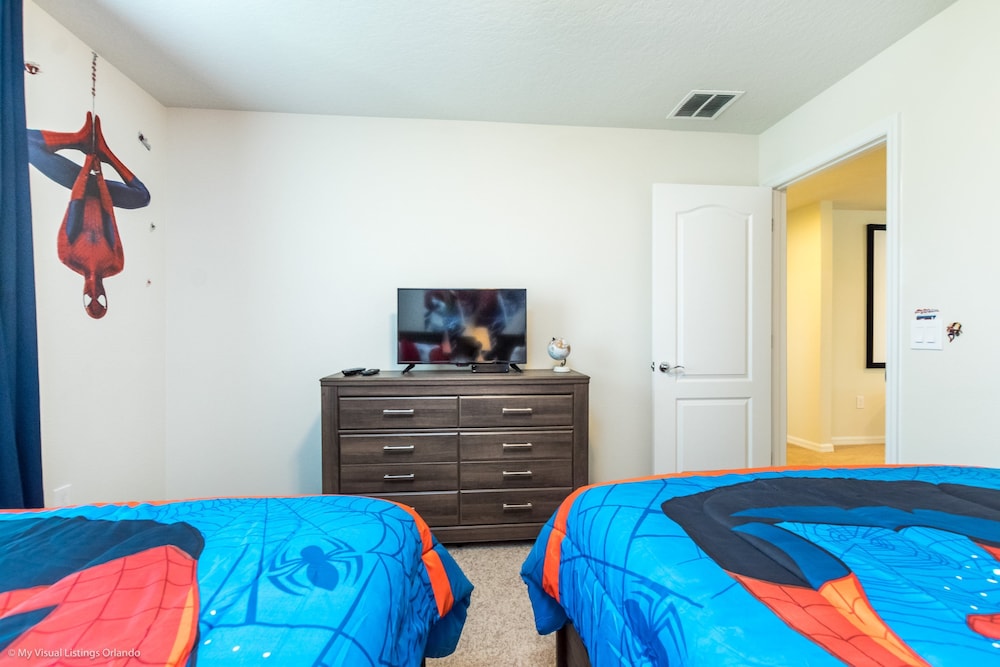 6 BD 5 BH House Game Room Pool Spa - Image 4