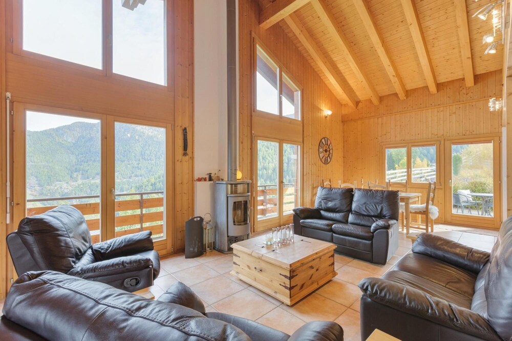 La Taniere - Cozy Chalet With Incredible Views and Parking