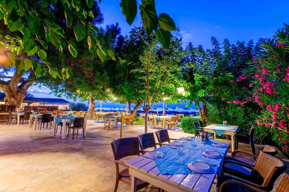 Etenna Beach Bungalows - Image 30