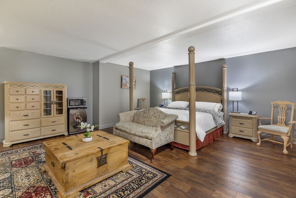 HOTEL FUZION INN & SUITES