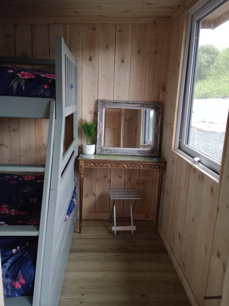 Tranquil Cabin Retreat in Llandovery