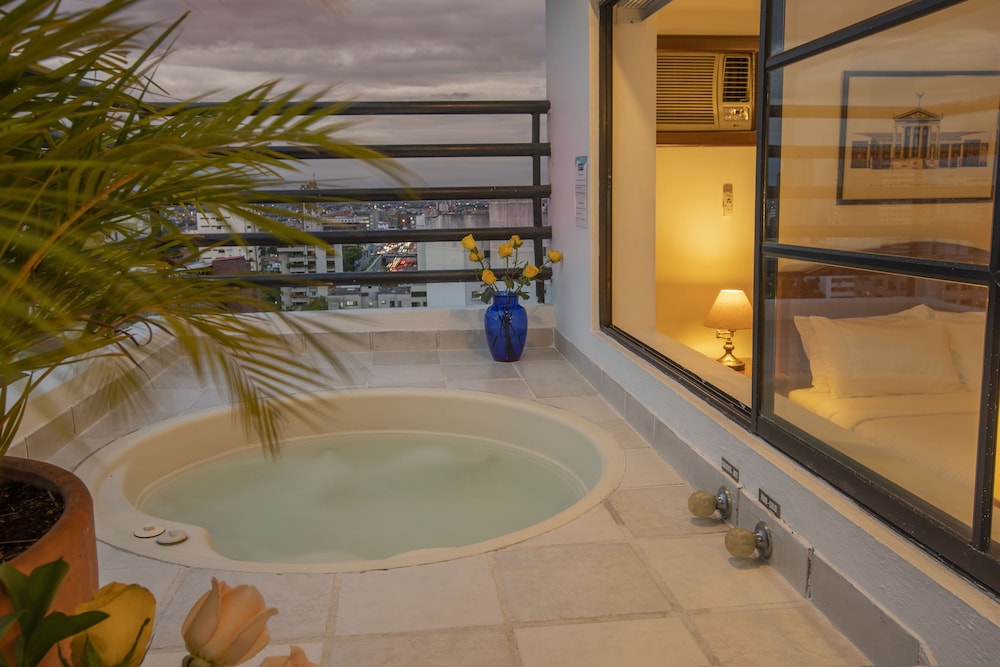 Travelers Apartamentos & Suites Castellón de Juanambú