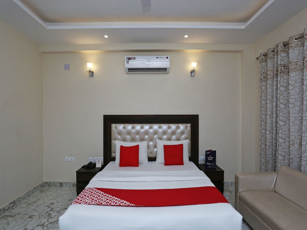 OYO 14482 Live Inn