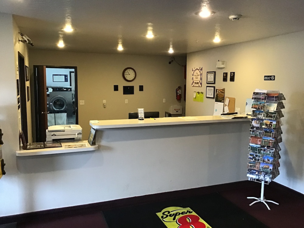 Super 8 by Wyndham Blackfoot view 4