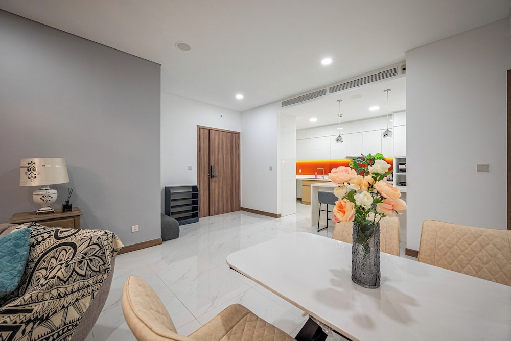 Luxury Sunwah Apartment near Landmark 81 - City View