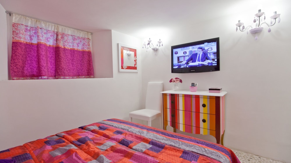 Rental In Rome Colour Colosseum Loft