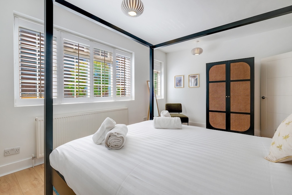 Luxury 3 Bedroom 2 Bathroom House Fulham