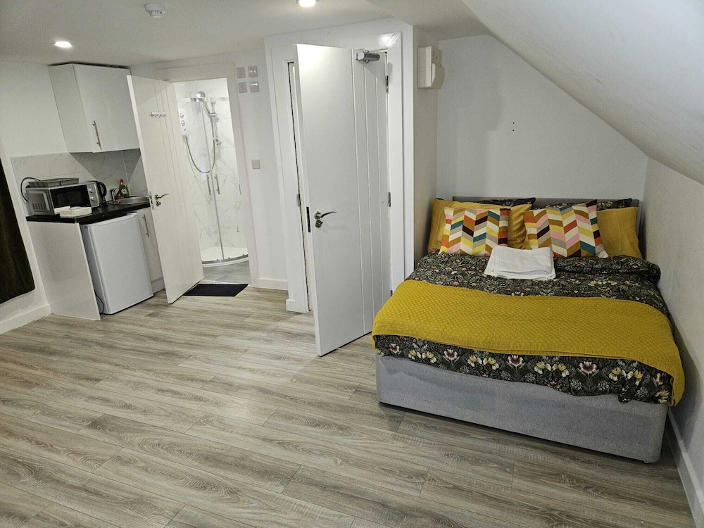 Impeccable 5-bed House in Orpington