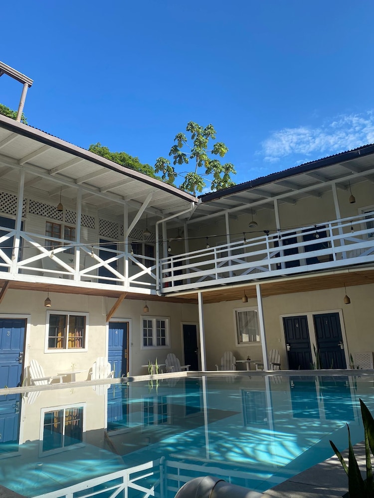 Lizard King Hotel & Suites