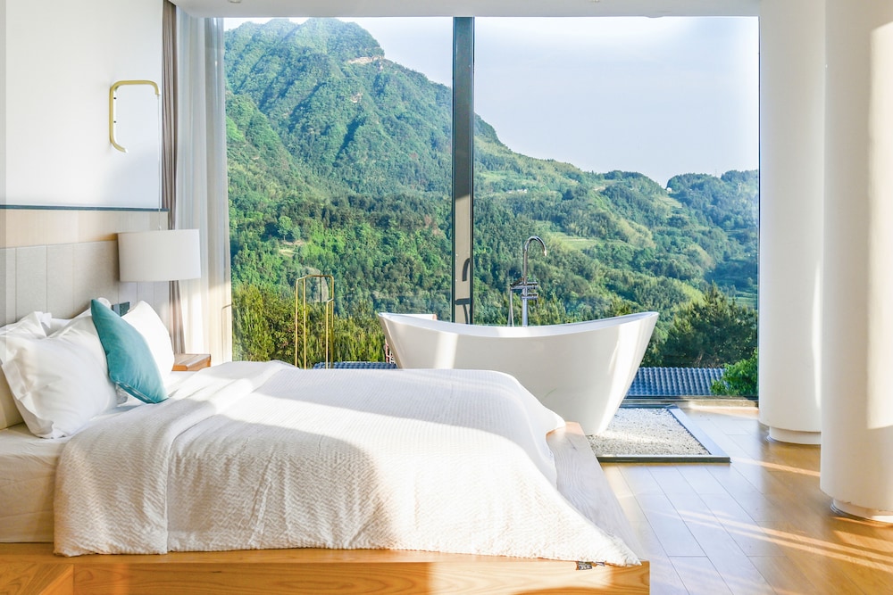 XMAN Sunrise Peaks Resort--Sky Mirror Infinity Pool