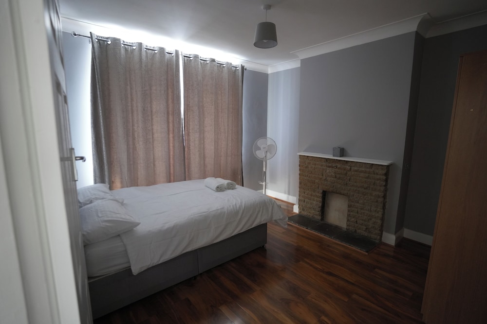 Westwick Gardens Retreat - 4 Bedroom House