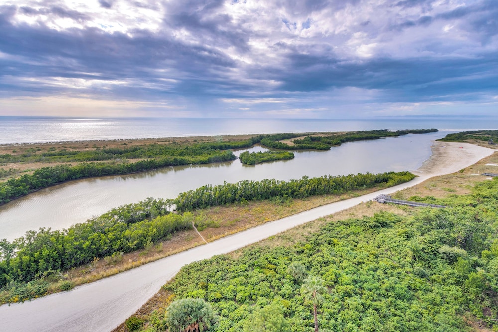 Sunset View & On Beach: Marco Island Condo
