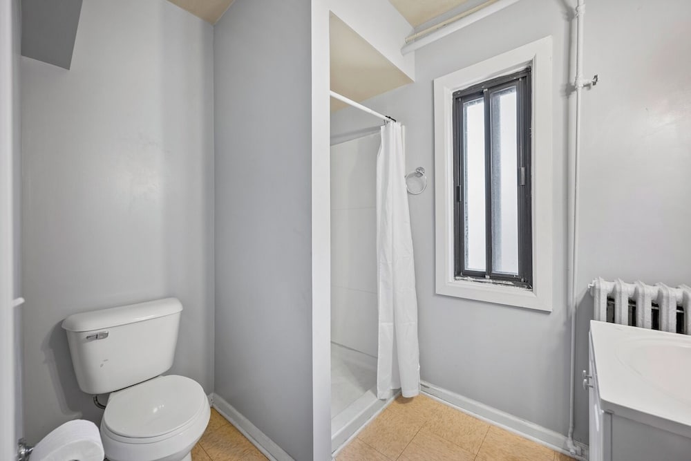Cozy 1BR Retreat in Brownstown Relax & Unwind!