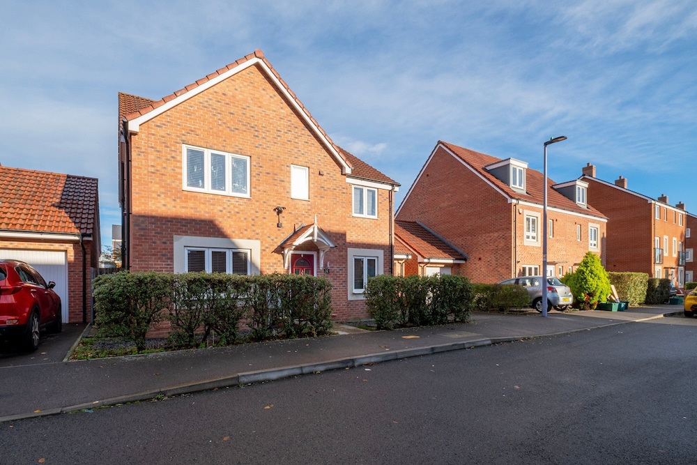 Cherry Banks 5 Bedroom & 3 Bathroom Hse