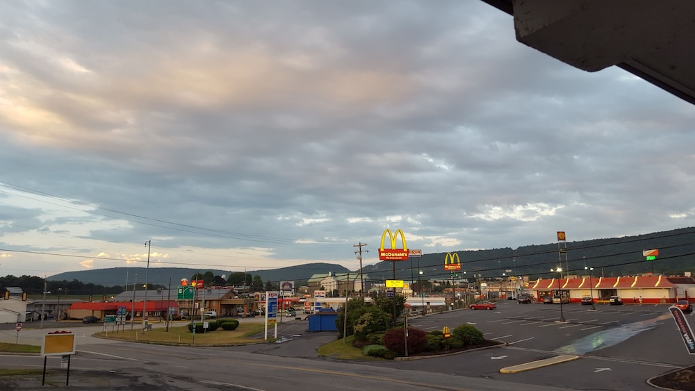 Breezwood Motel