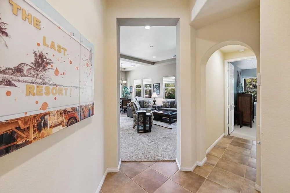 Stylish 2BR w Spa Patio