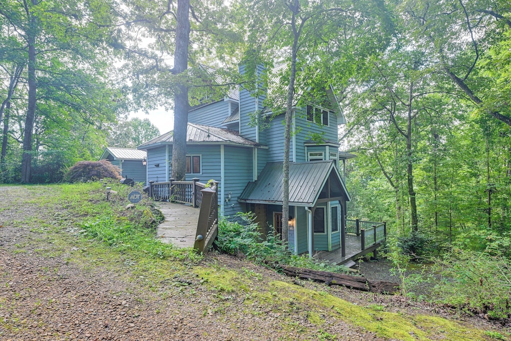 5-story Group Getaway w/ Game Room in Franklin!