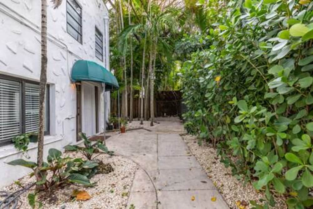 1720 Wa Kee 1B 4 Queen Beds Sleep 8 Pool Parking Wi-fi Patio