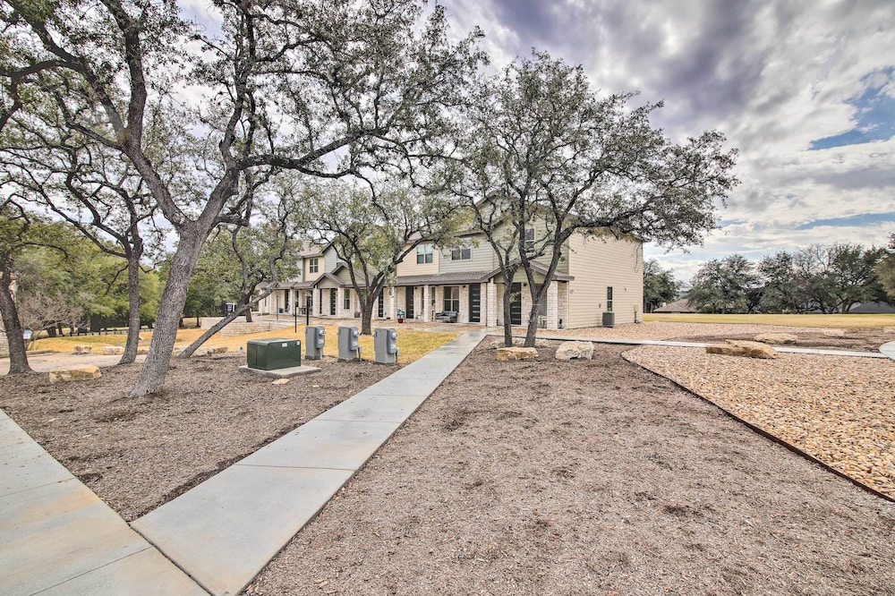 Lago Vista Townhome Near Lake Travis! - Property Image 16