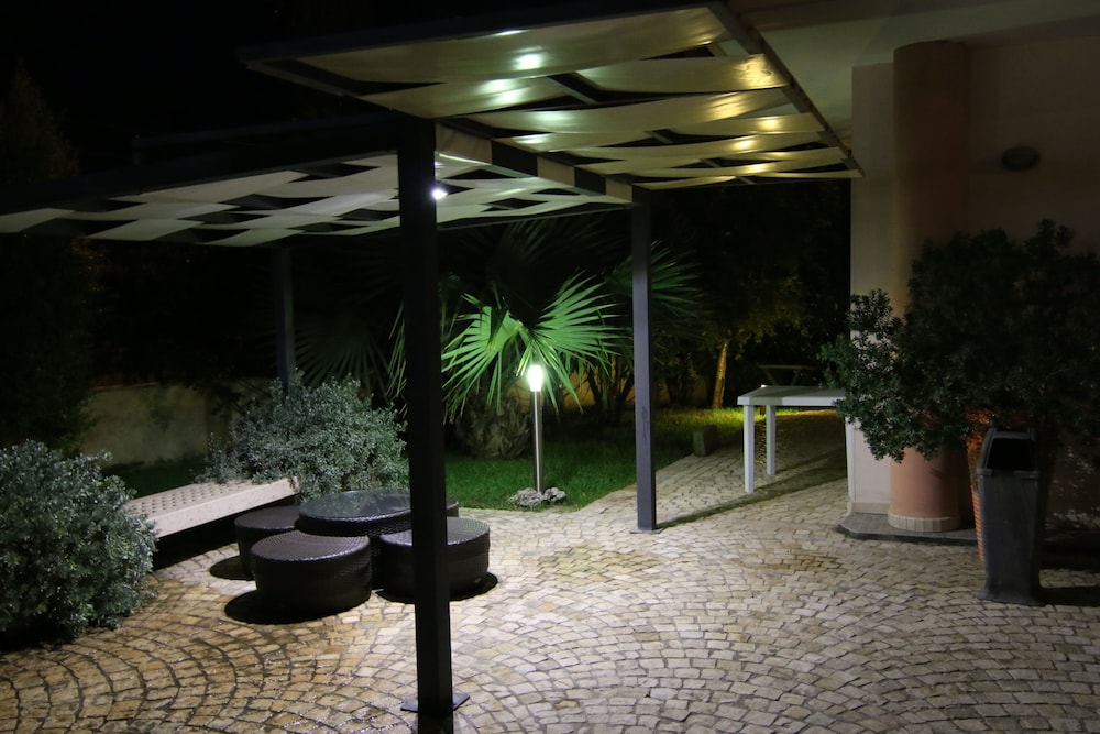 Photo 8
