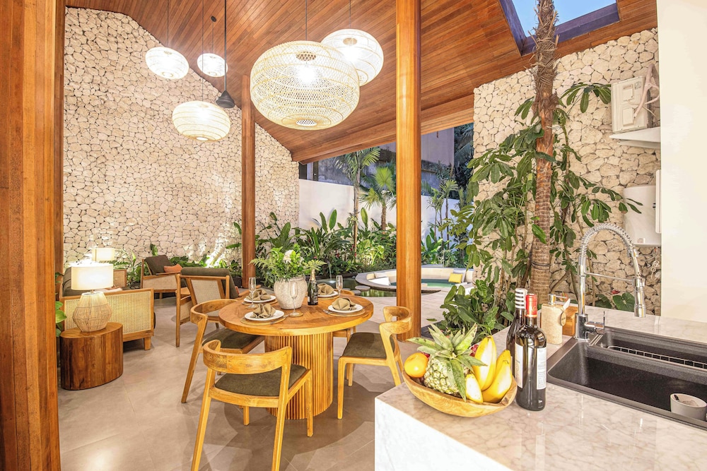 Luxury 2BR Retreat Jungle View Near Ubud Center