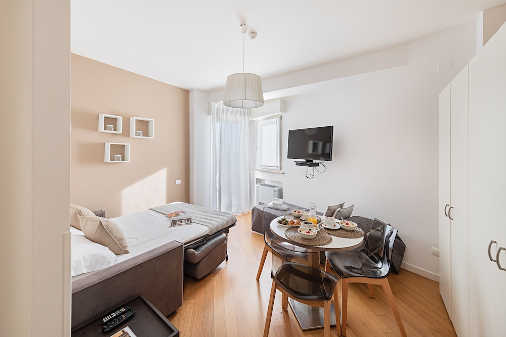 Residenza Miralago - 16 Domitilla - Locazione BK