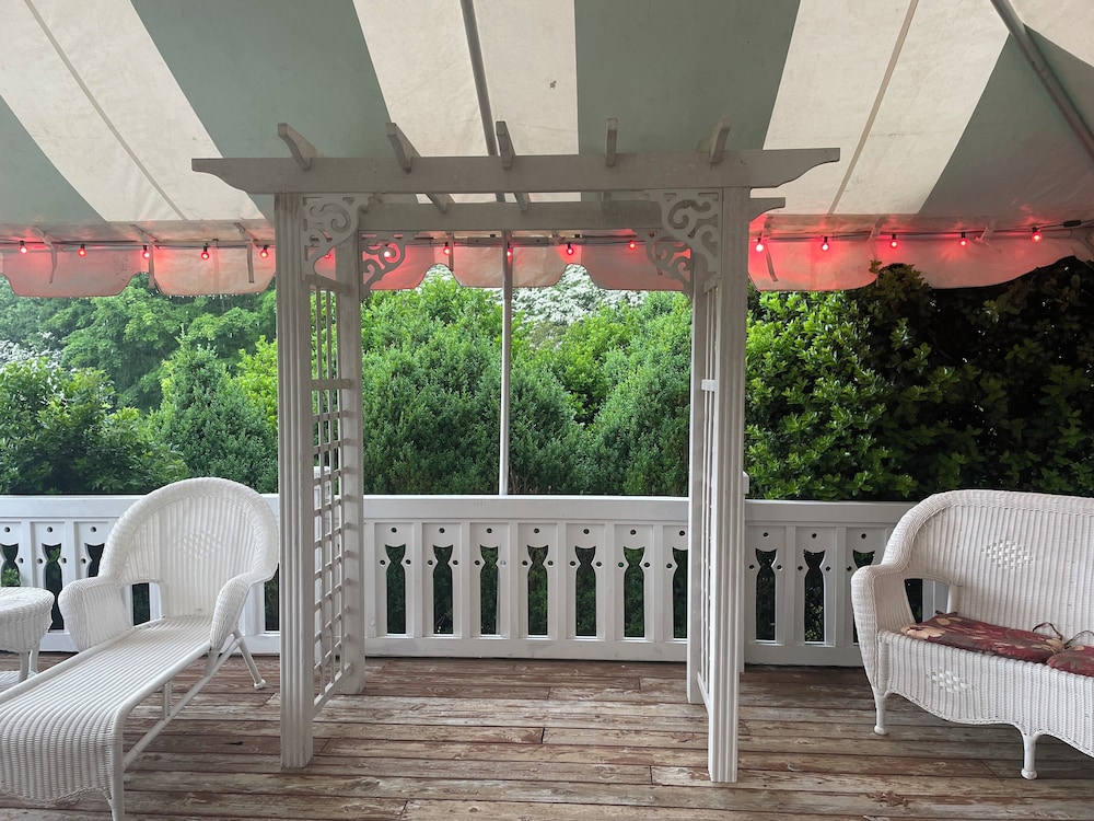 Innisfree Boutique Inn By-The-Lake