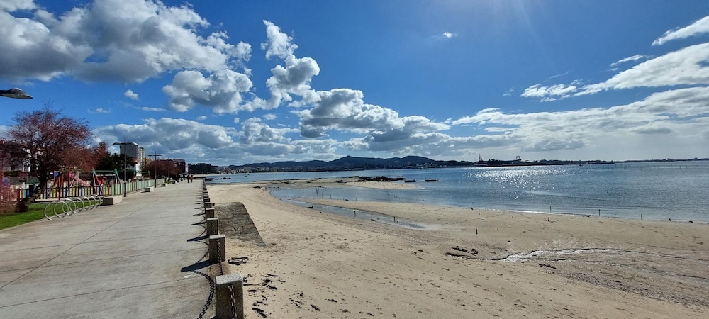 Piso con Piscina y Jardin Cerca de la Playa