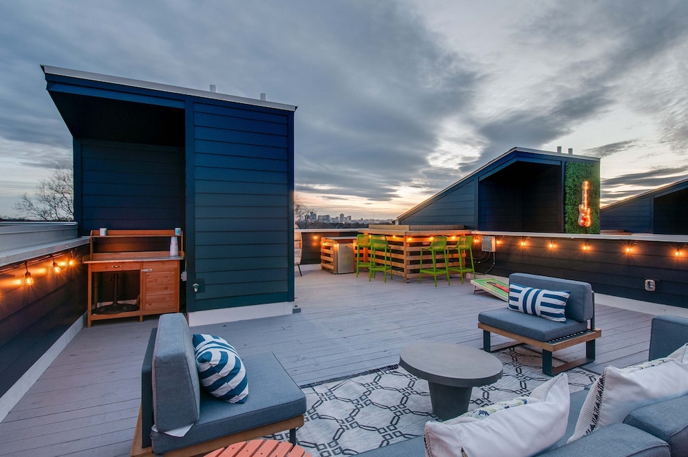 East Nash Lux - 13 Beds City Views