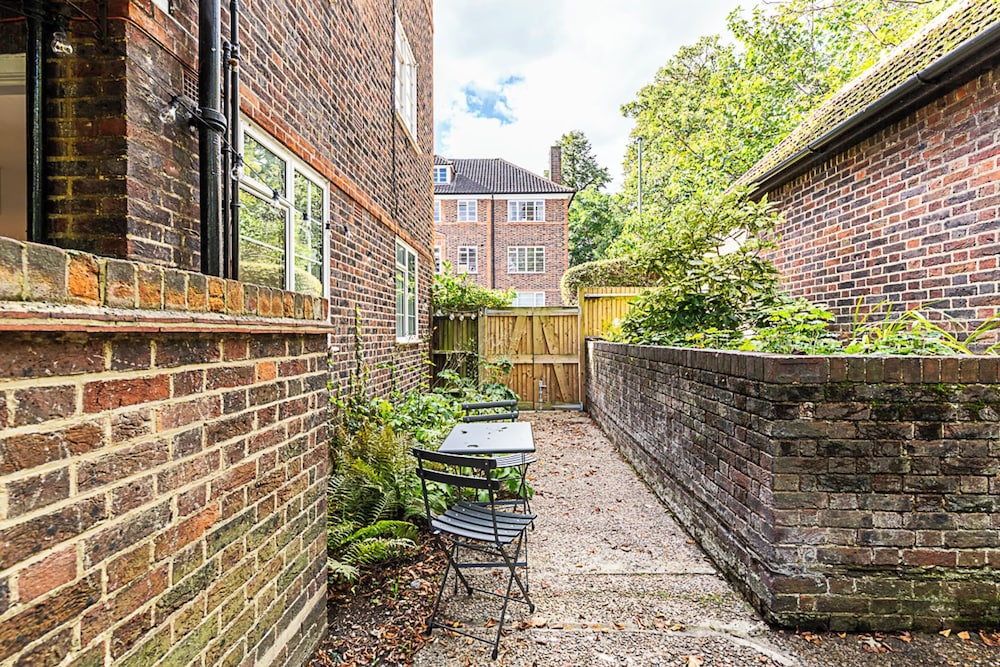 1930's Period Property in Leafy Suburb
