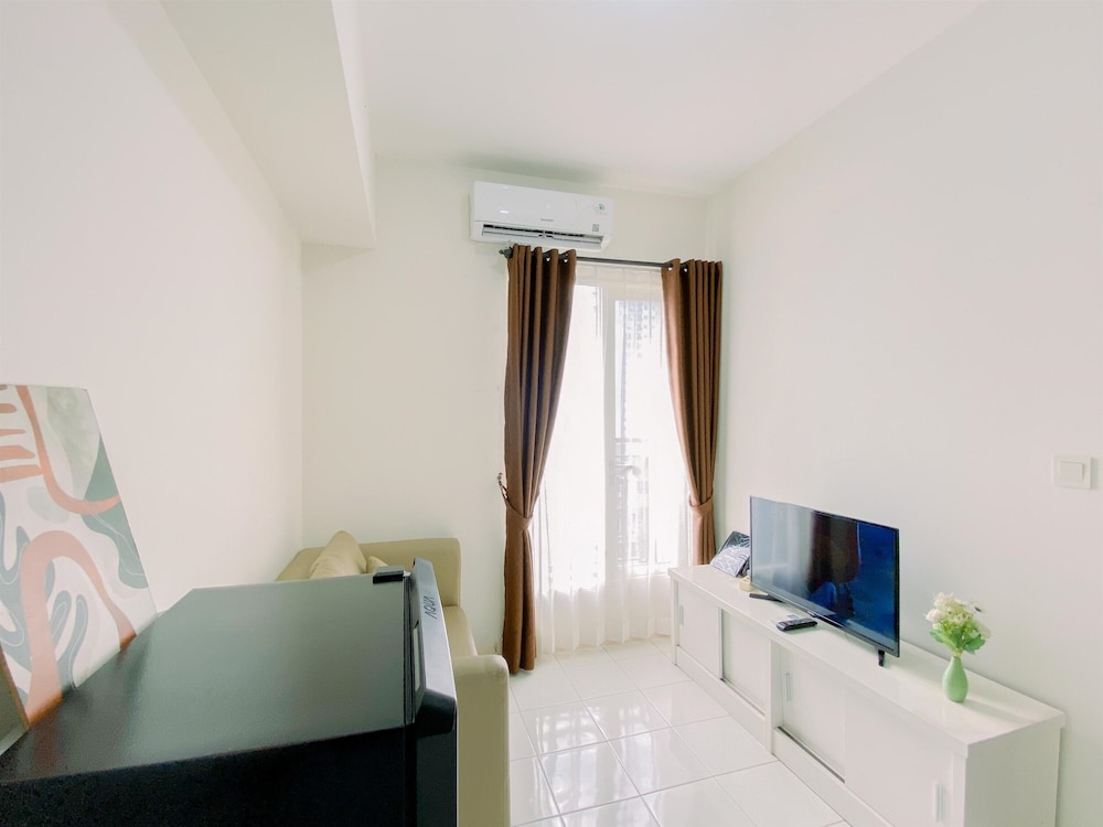 Modern 2BR Apartment at Podomoro Golf View