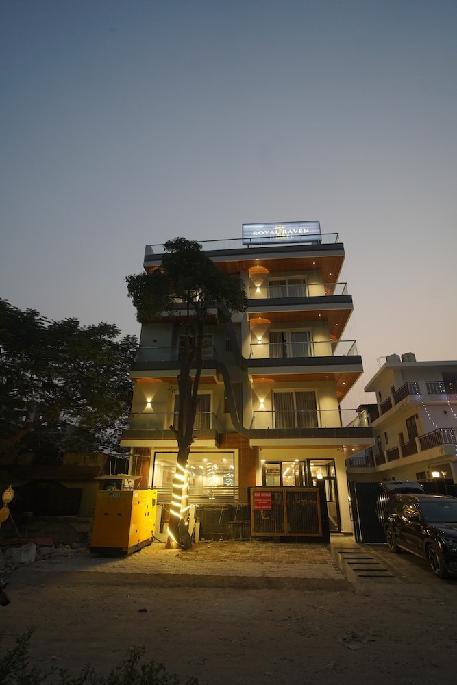 Royal Raven Hotel And Banquet