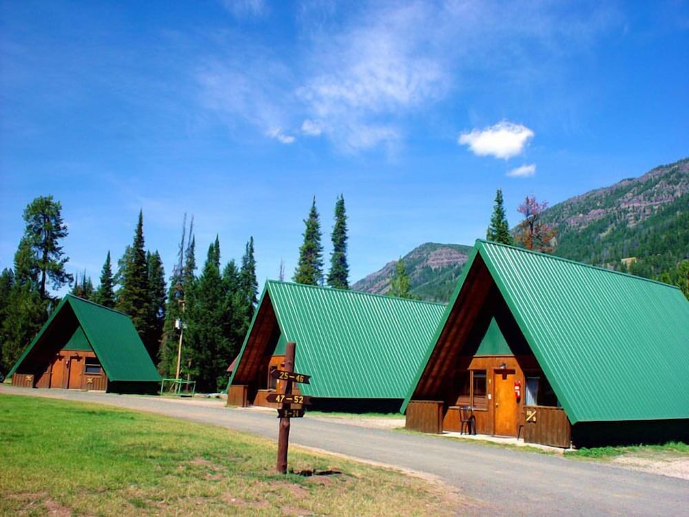 Pahaska Tepee Resort