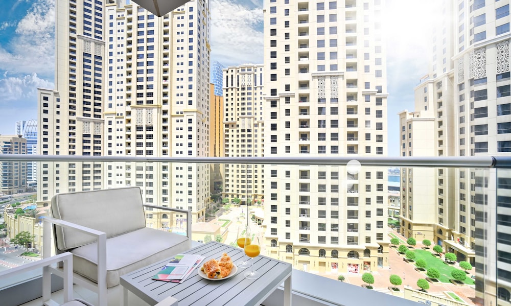 LUX Marina Promenade 1 BR Prime Loc Apt