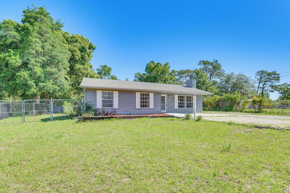 2 Mi to Manatees: Homosassa Home w/ Lanai!
