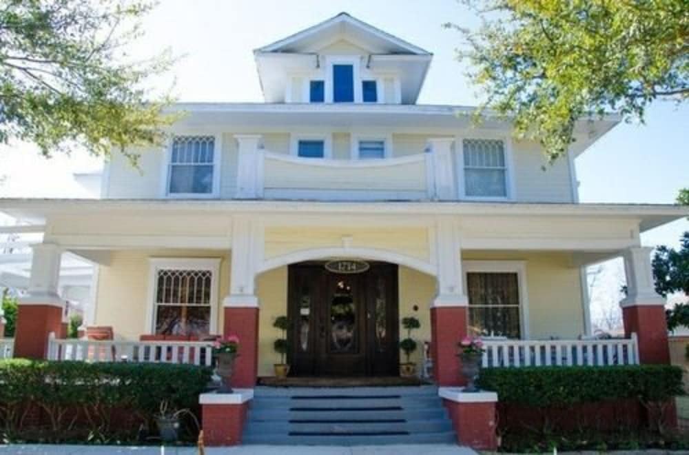 Hotel Rosen House Inn - Image 1