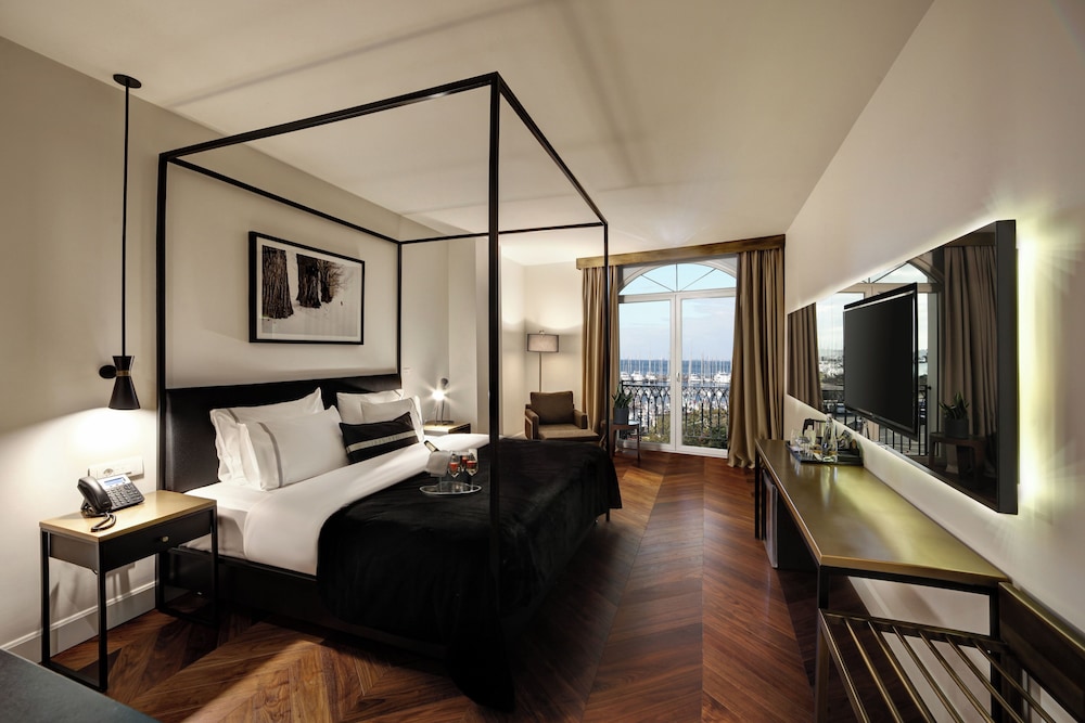 39 Kalamış Marina Oteli - Image 38