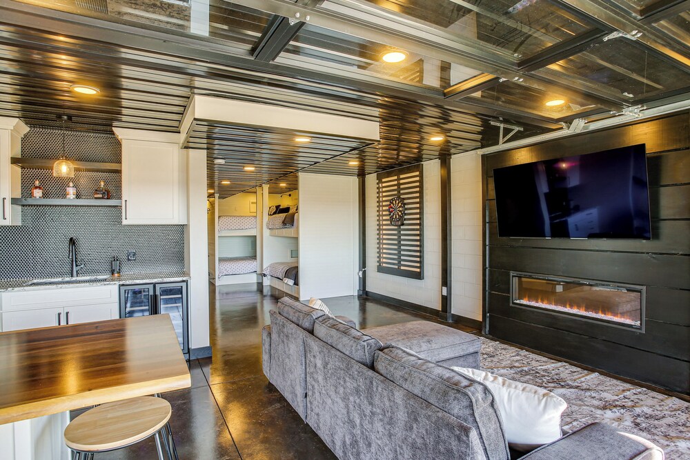 Stunning Hilham Home w/ Hot Tub, Views & Fire Pit!