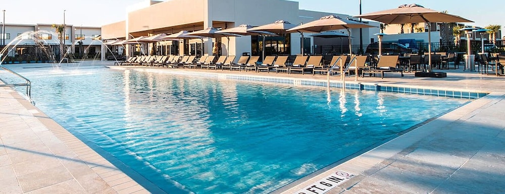 Minutes to Disney Chic Dream Villa With Stunning Patio and Resort Perks