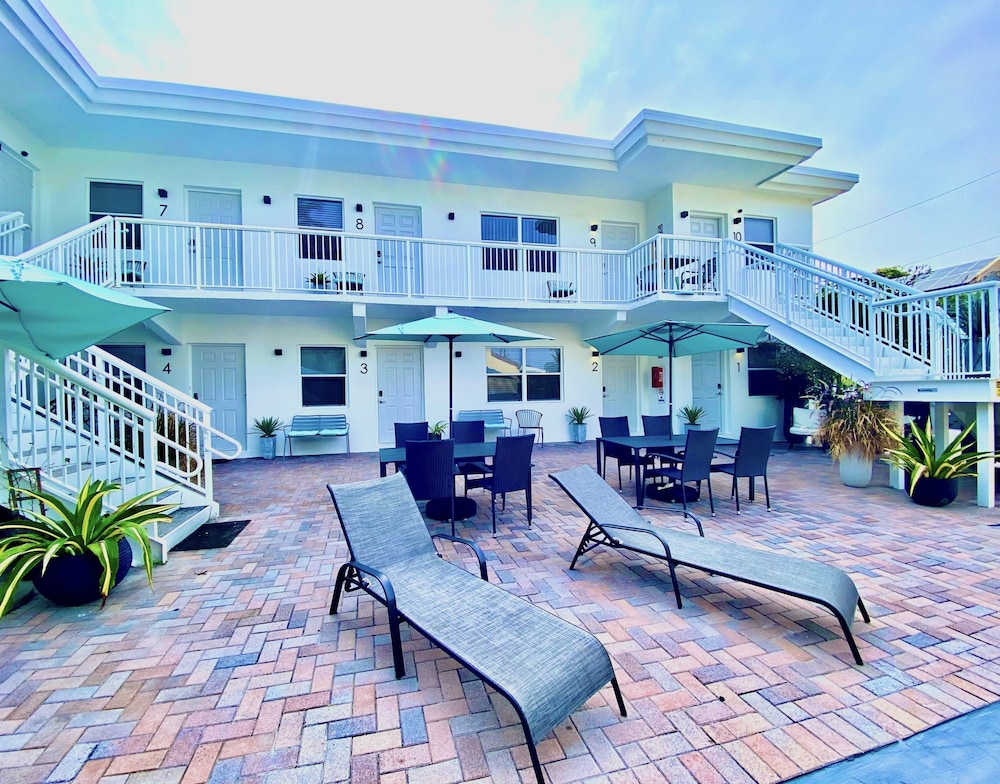 Southwinds 9 for 3 King Studio Steps to Beach