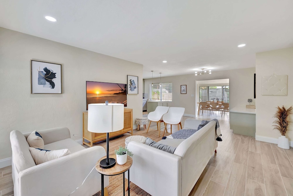 Pompano Beach Bungalow for 5!
