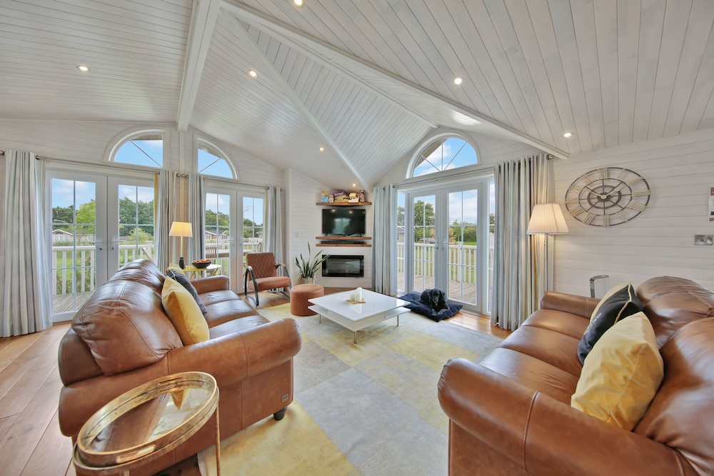 Host Stay Mahonia Lodge