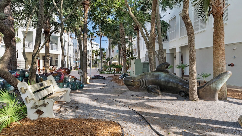 Lakefront Haven in Carillon Beach