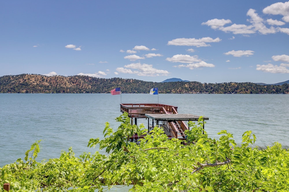 Shared Boat Dock at Clear Lake Couples Retreat